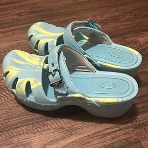 Dr. Scholl’s Blue and Yellow Marbled Dance on Clog (Size 8 women’s)